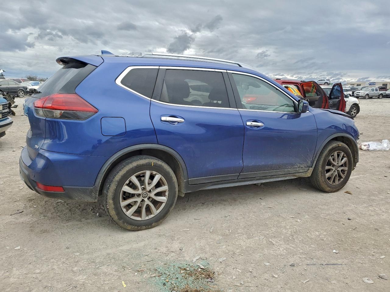 2019 NISSAN ROGUE S photo 3