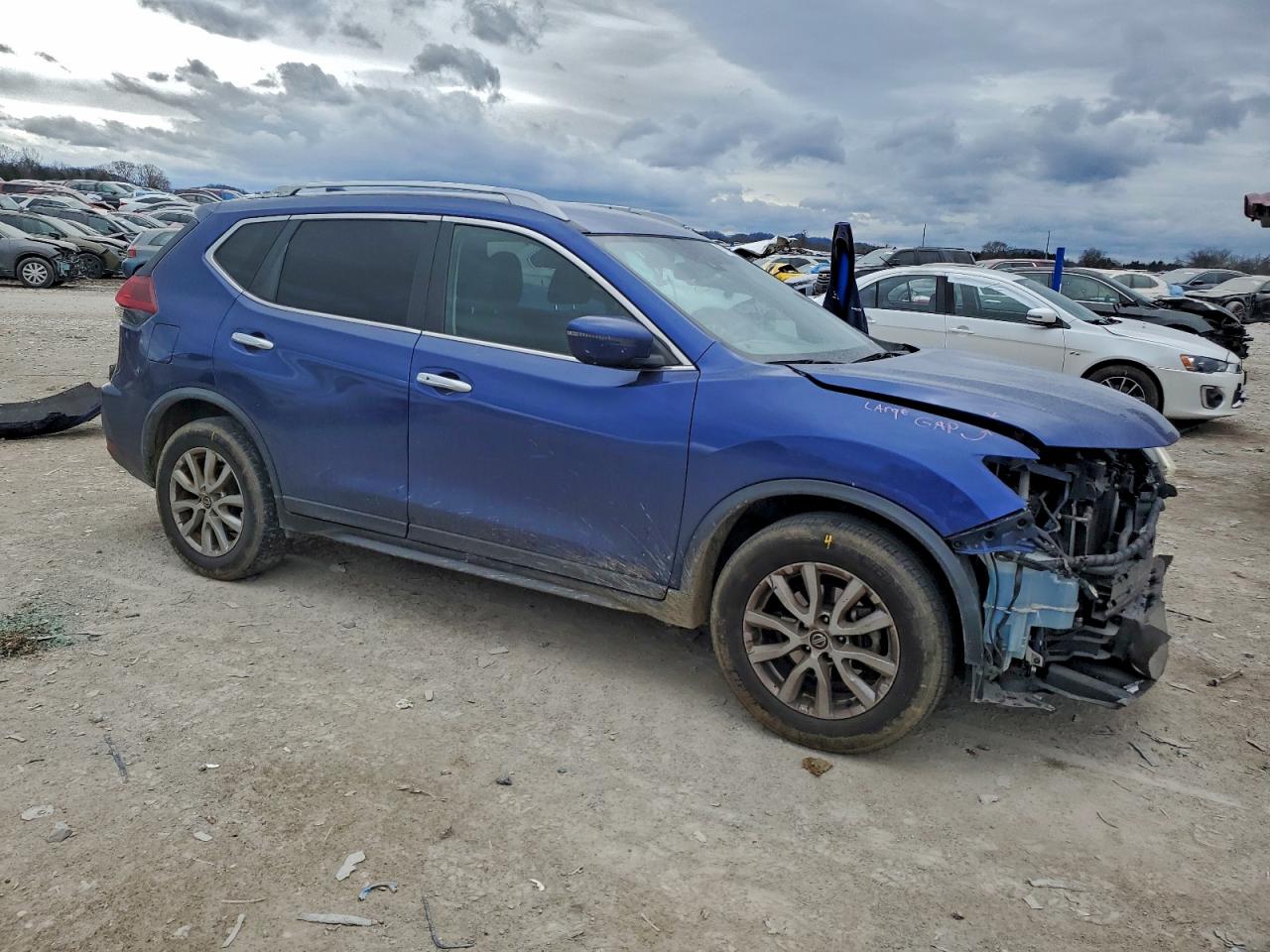 2019 NISSAN ROGUE S photo 4