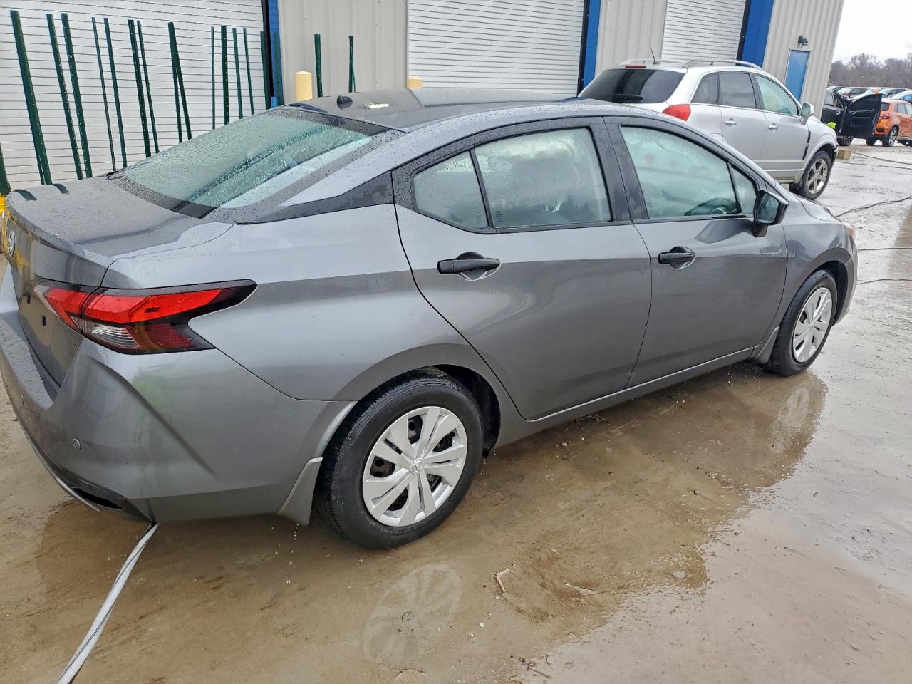 2020 NISSAN VERSA S photo 3