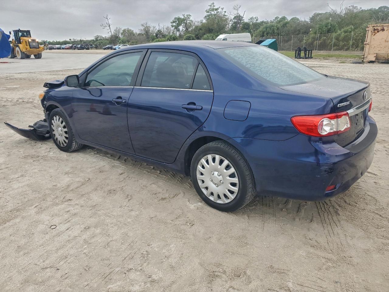 2013 TOYOTA COROLLA BASE photo 4