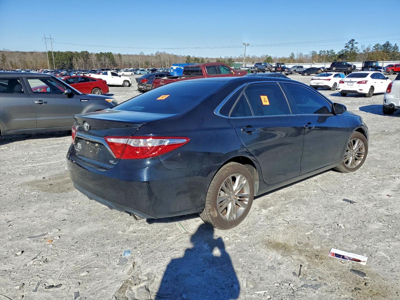 2015 TOYOTA CAMRY LE photo 3