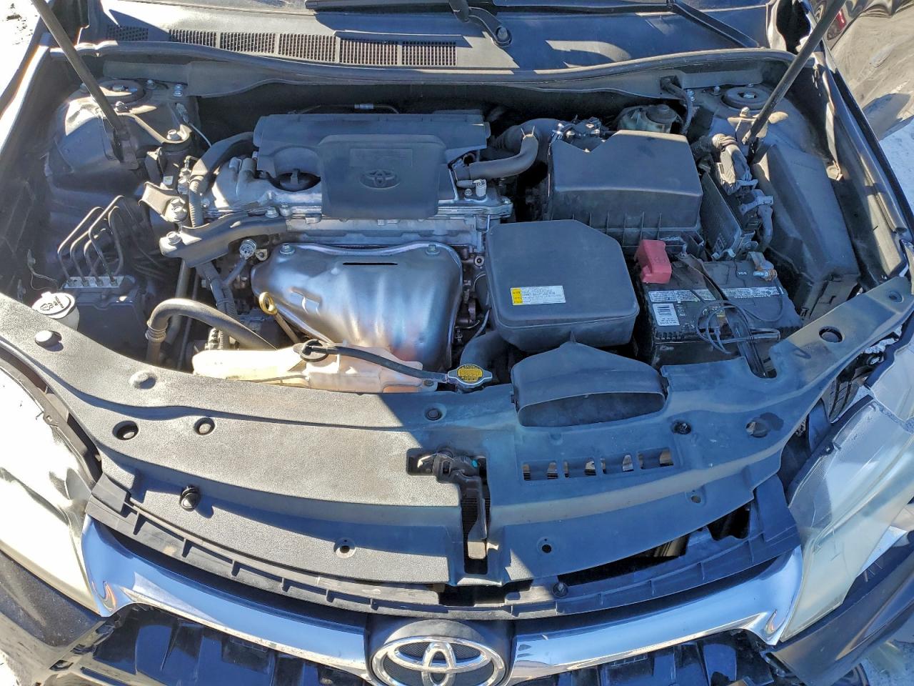 2015 TOYOTA CAMRY LE photo 11
