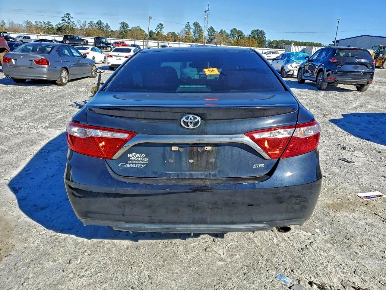 2015 TOYOTA CAMRY LE photo 6