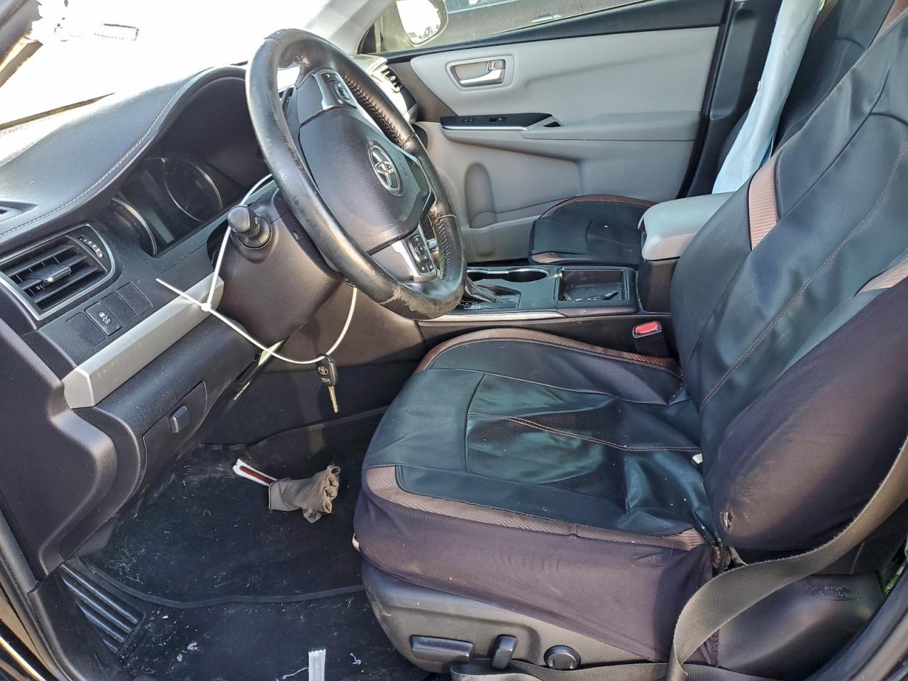2015 TOYOTA CAMRY LE photo 7