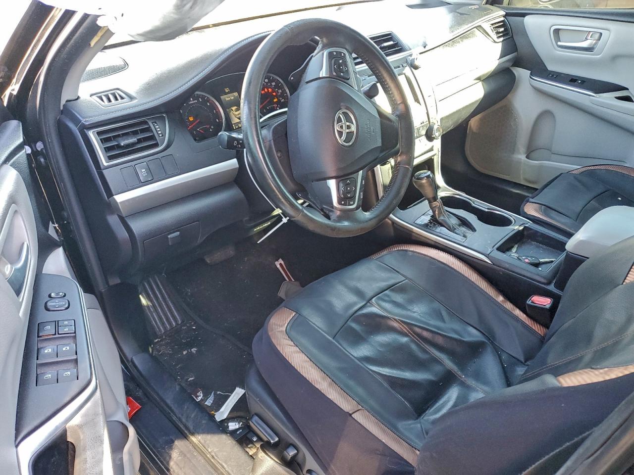 2015 TOYOTA CAMRY LE photo 8