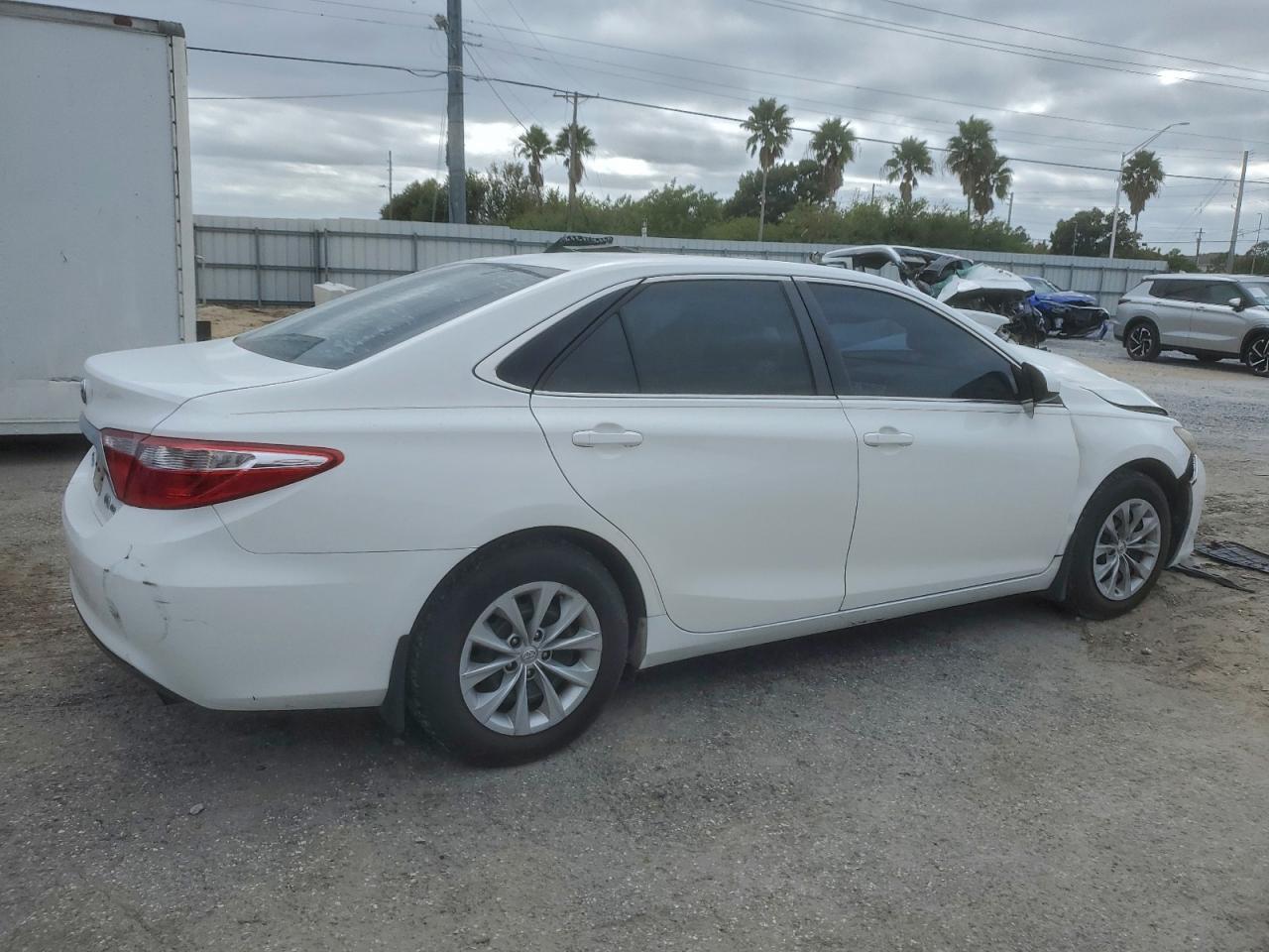 2015 TOYOTA CAMRY HYBRID photo 5