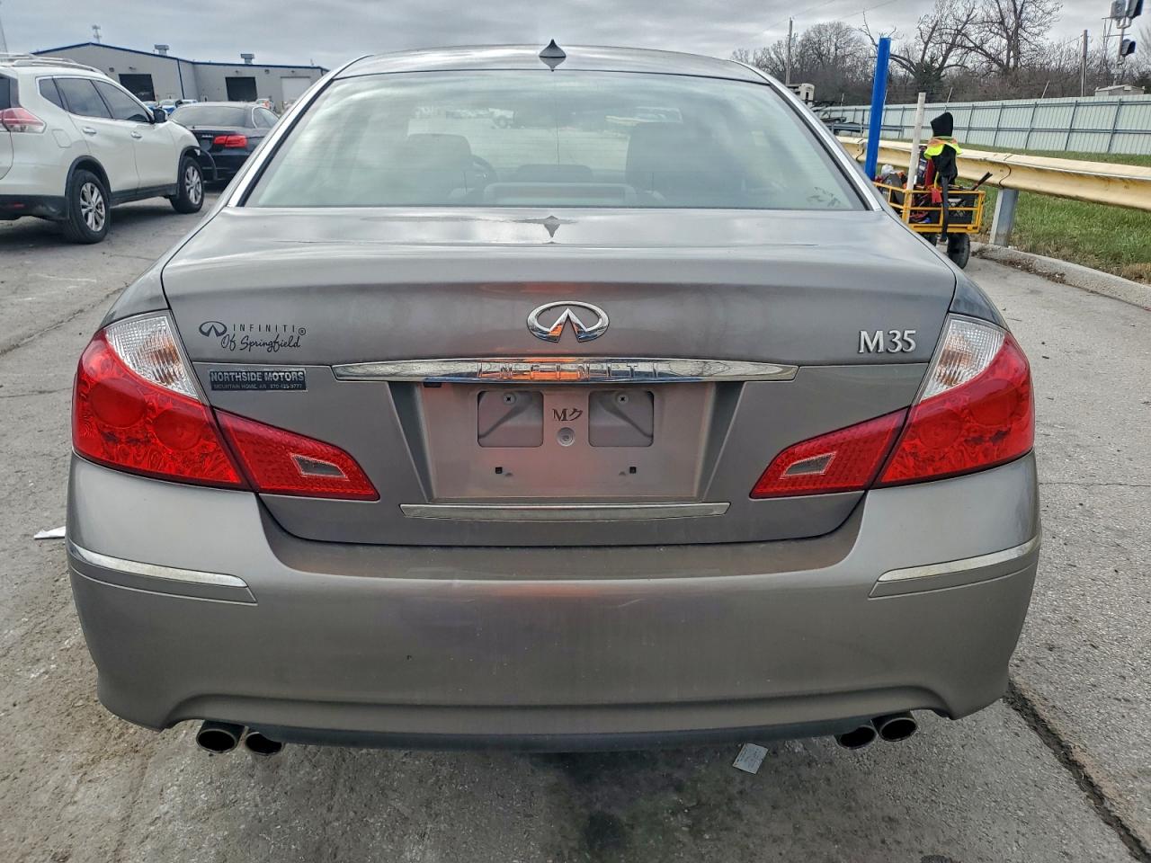 2009 INFINITI M35 BASE photo 11
