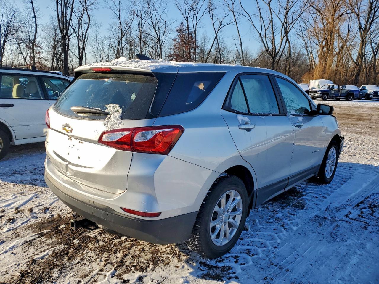 2020 CHEVROLET EQUINOX LS photo 3