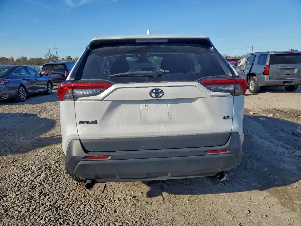 2022 TOYOTA RAV4 LE photo 6