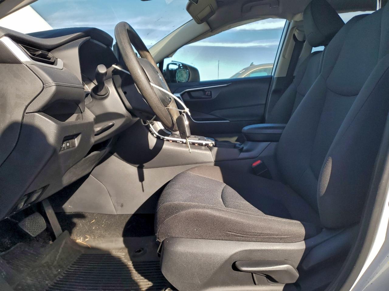 2022 TOYOTA RAV4 LE photo 7