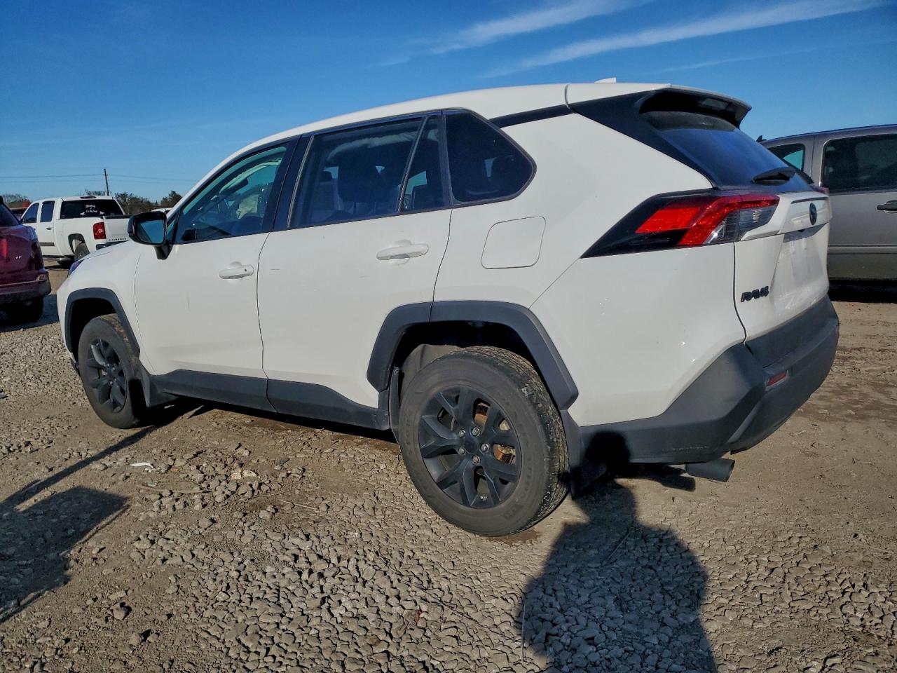 2022 TOYOTA RAV4 LE photo 2