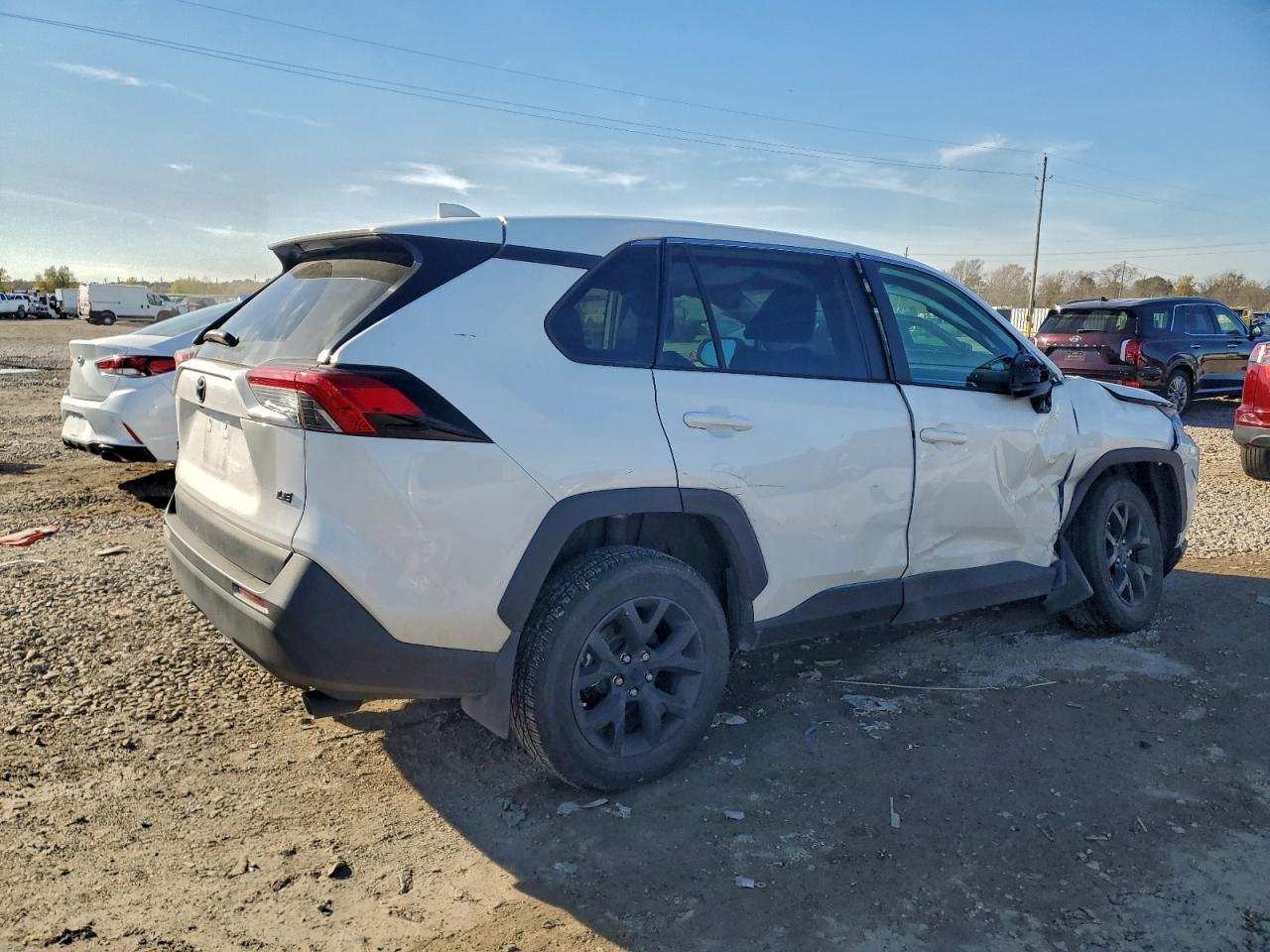 2022 TOYOTA RAV4 LE photo 3