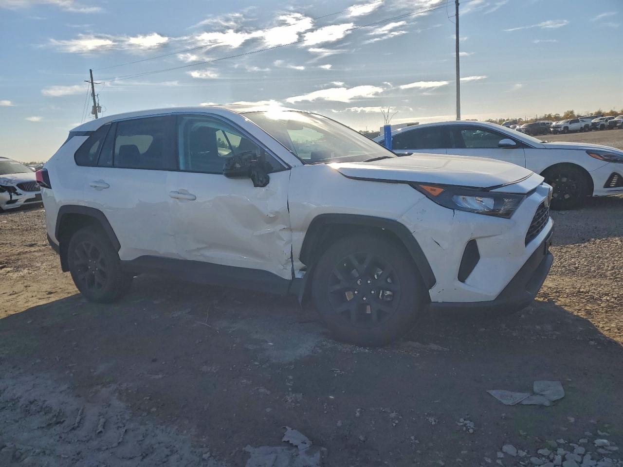 2022 TOYOTA RAV4 LE photo 4