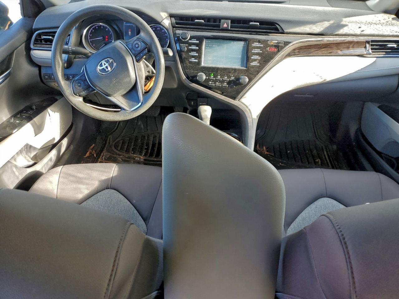 2019 TOYOTA CAMRY L photo 8