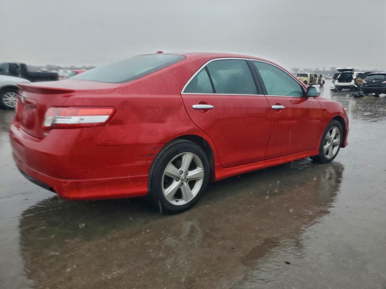 2011 TOYOTA CAMRY SE photo 3
