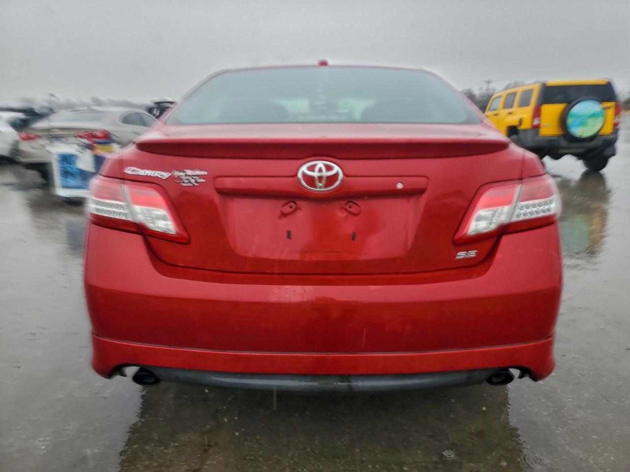 2011 TOYOTA CAMRY SE photo 6