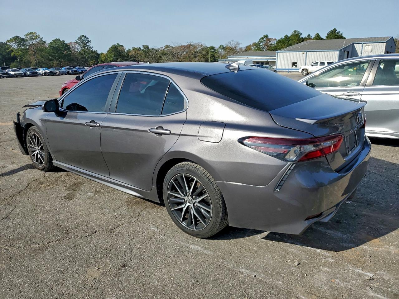 2021 TOYOTA CAMRY SE photo 3