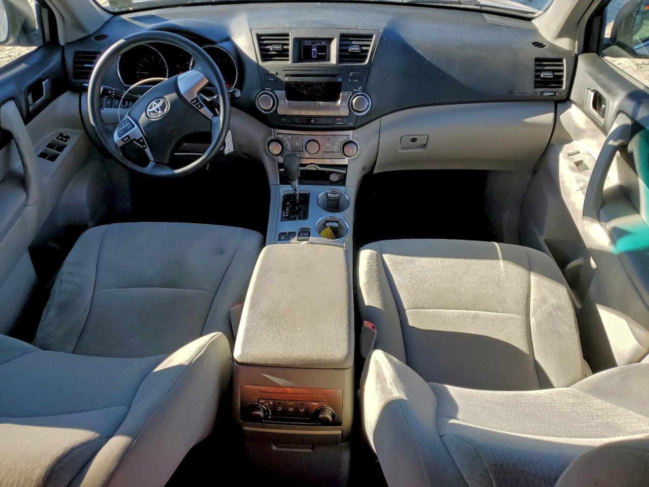 2012 TOYOTA HIGHLANDER BASE photo 8