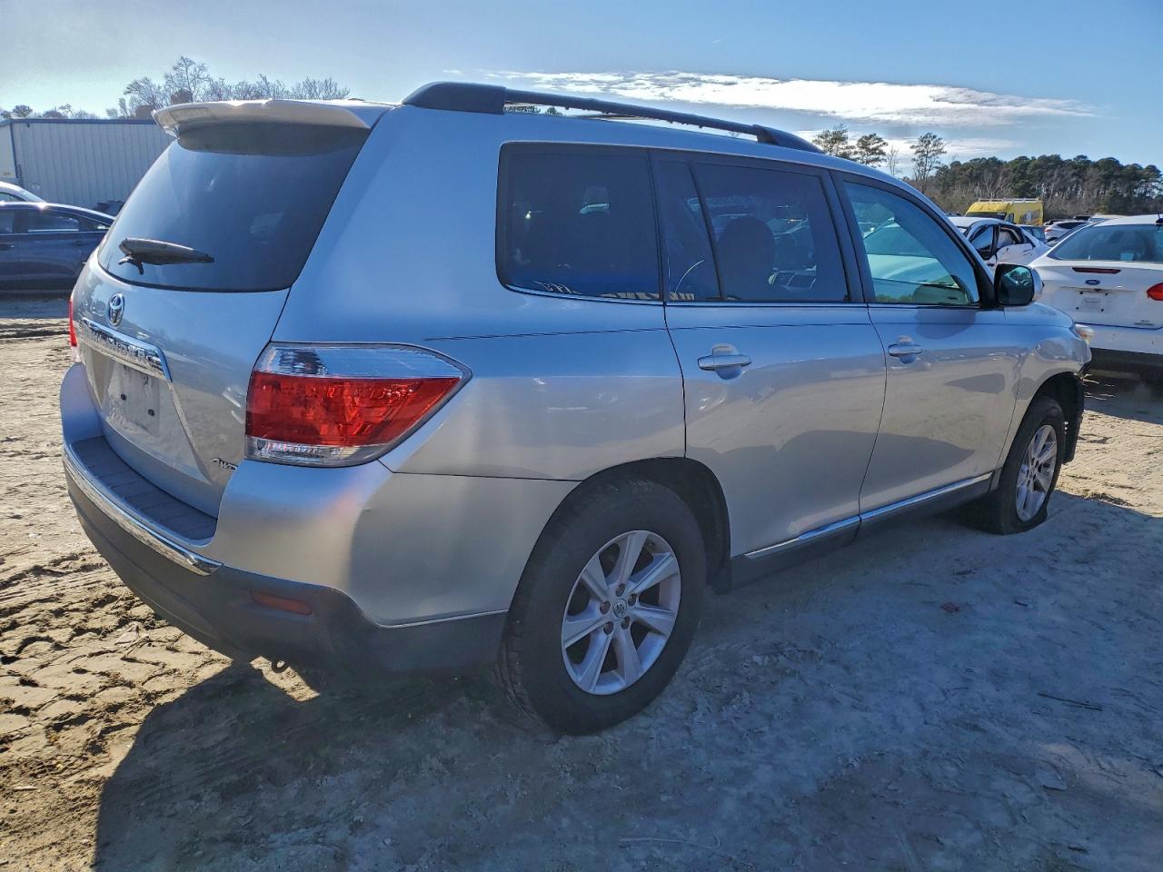 2012 TOYOTA HIGHLANDER BASE photo 3