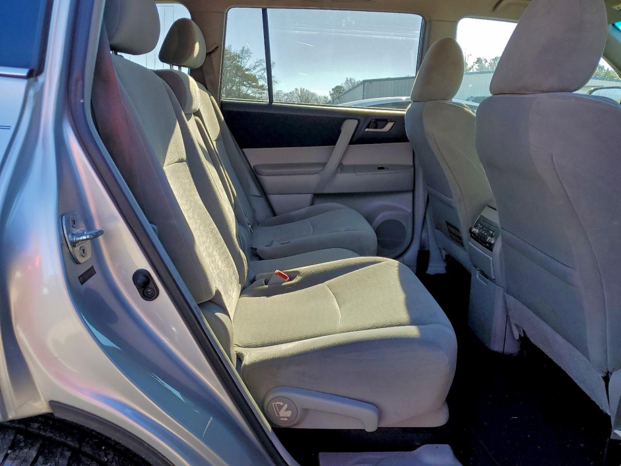 2012 TOYOTA HIGHLANDER BASE photo 11
