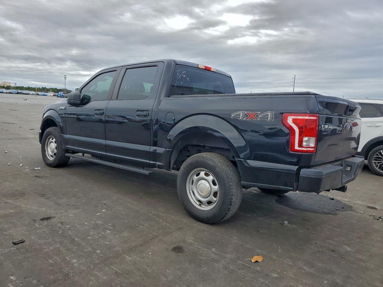 2017 FORD F150 SUPERCREW photo 2