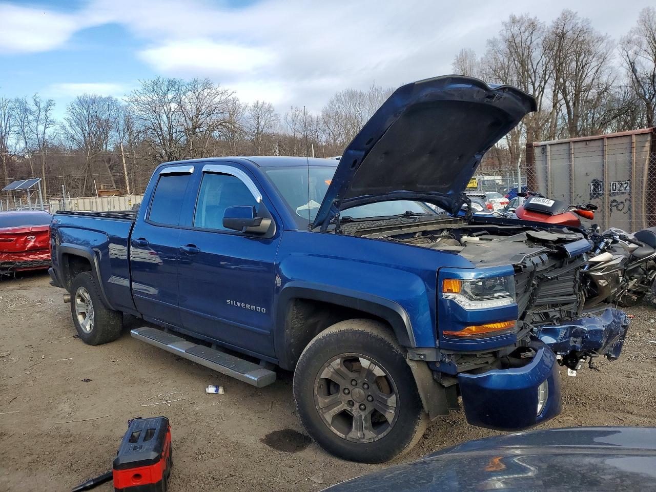 2017 CHEVROLET SILVERADO K1500 LT photo 4