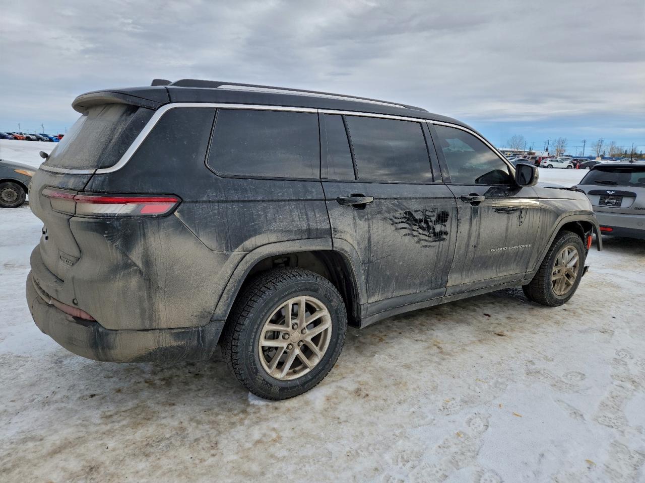 2023 JEEP GRAND CHEROKEE L LAREDO photo 3