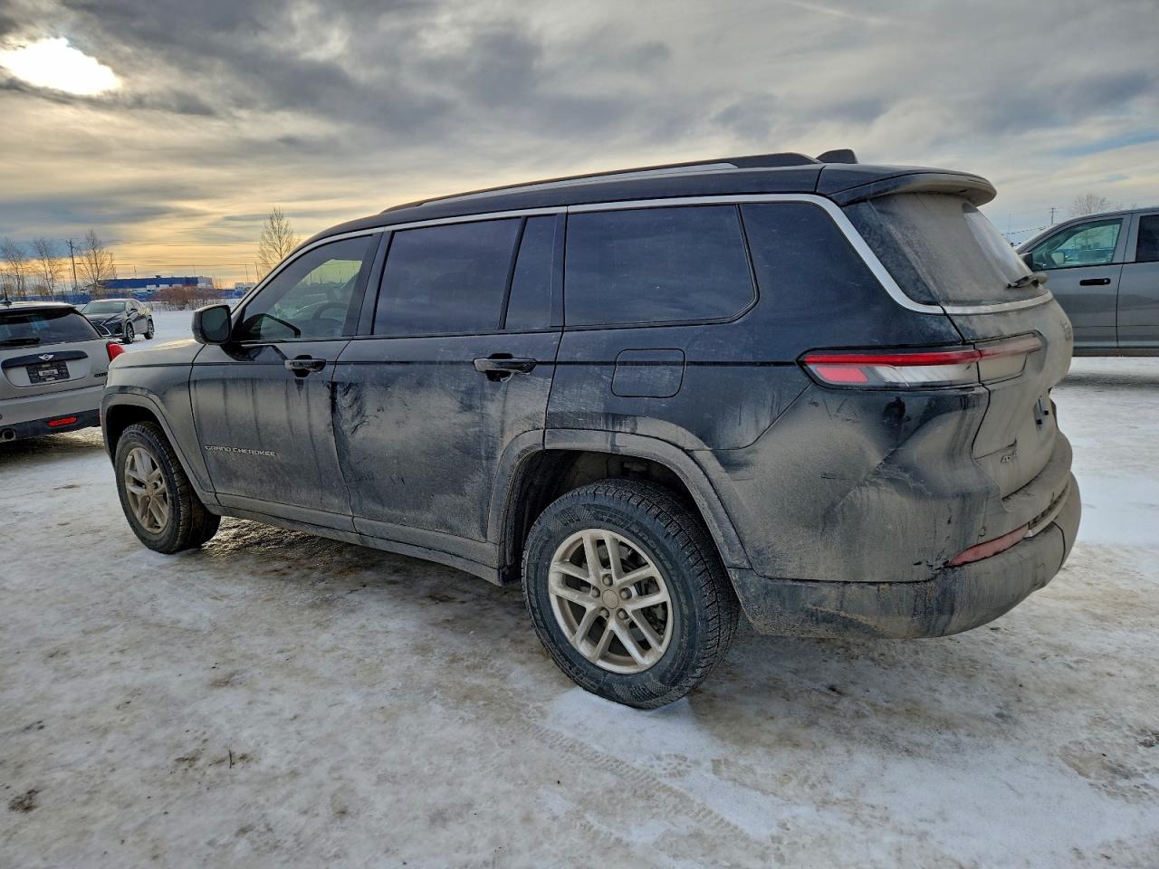 2023 JEEP GRAND CHEROKEE L LAREDO photo 2