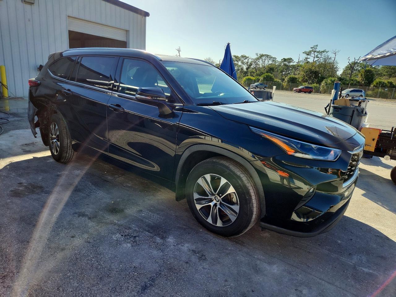 2021 TOYOTA HIGHLANDER XLE photo 4