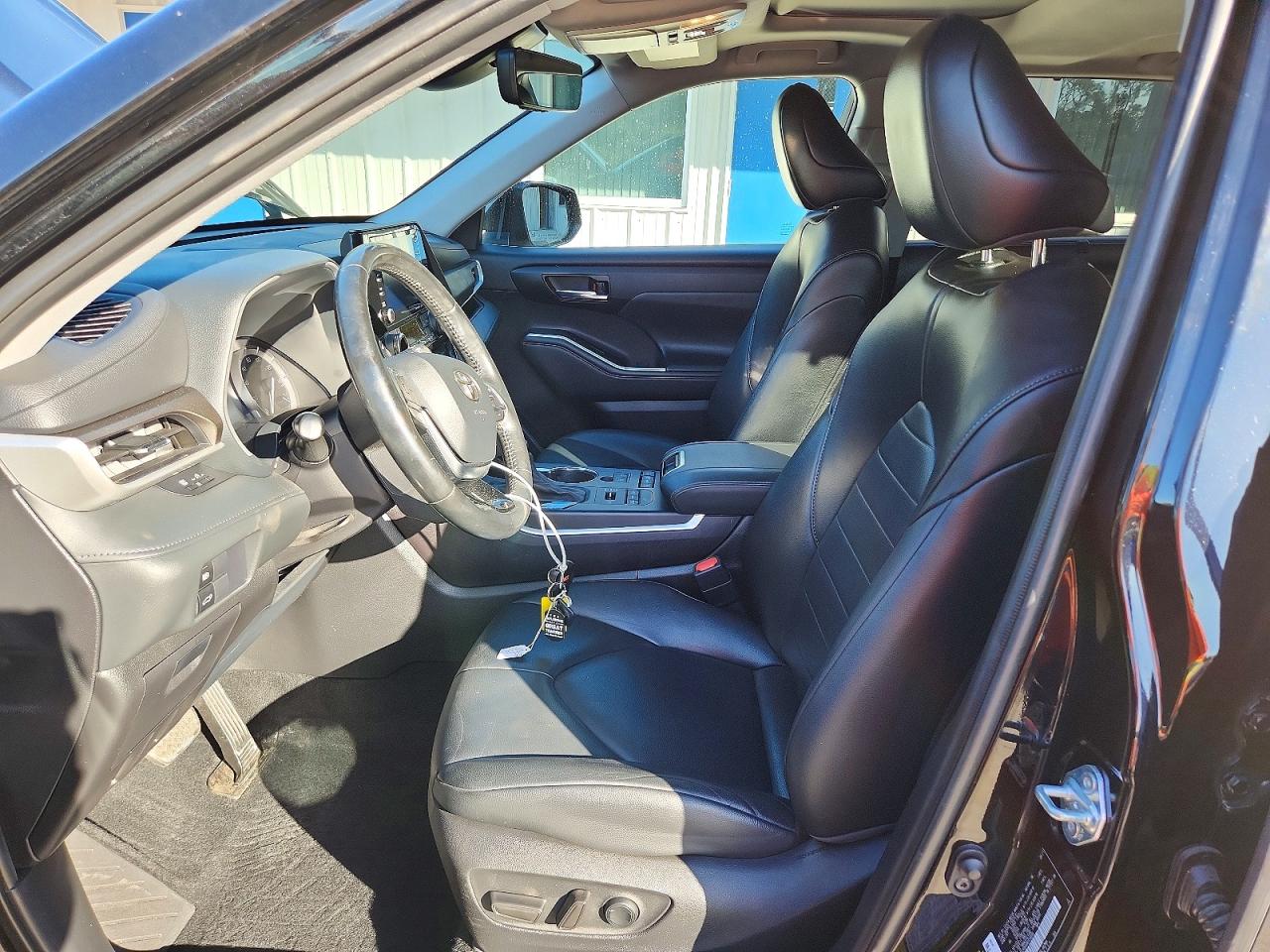 2021 TOYOTA HIGHLANDER XLE photo 7