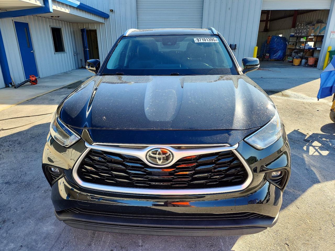 2021 TOYOTA HIGHLANDER XLE photo 5