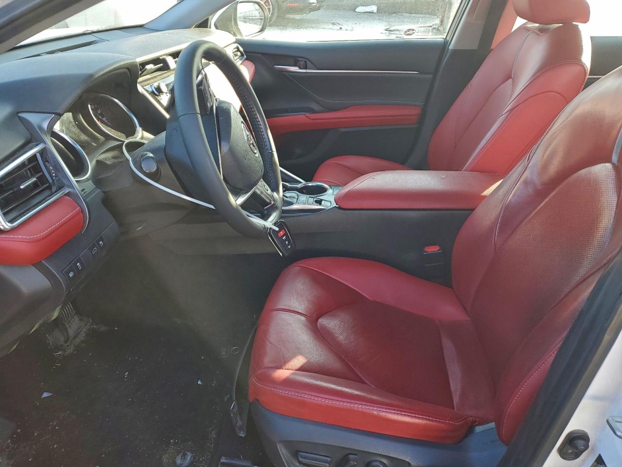 2018 TOYOTA CAMRY XSE photo 19