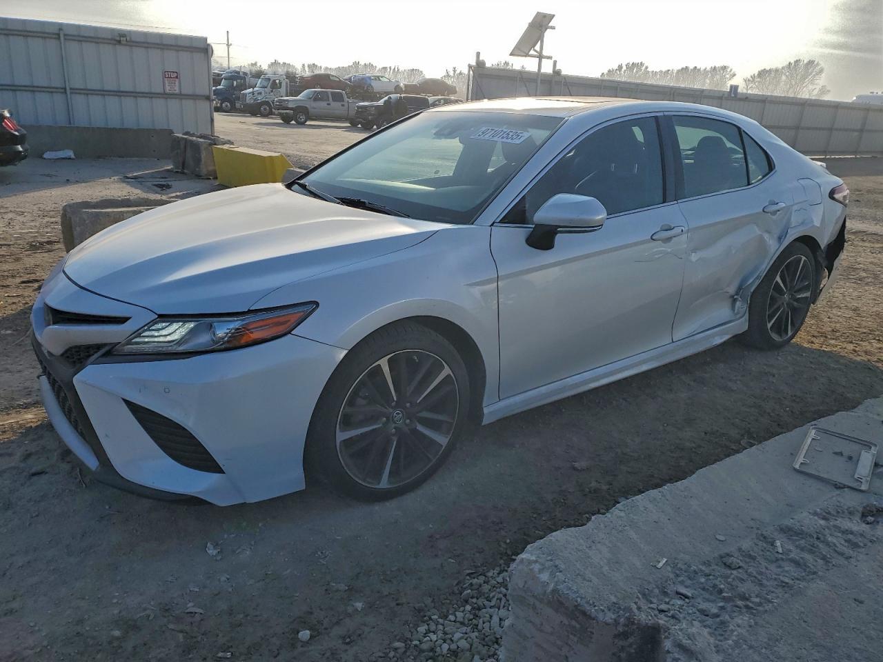 2018 TOYOTA CAMRY