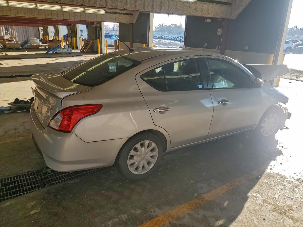 2018 NISSAN VERSA S photo 7