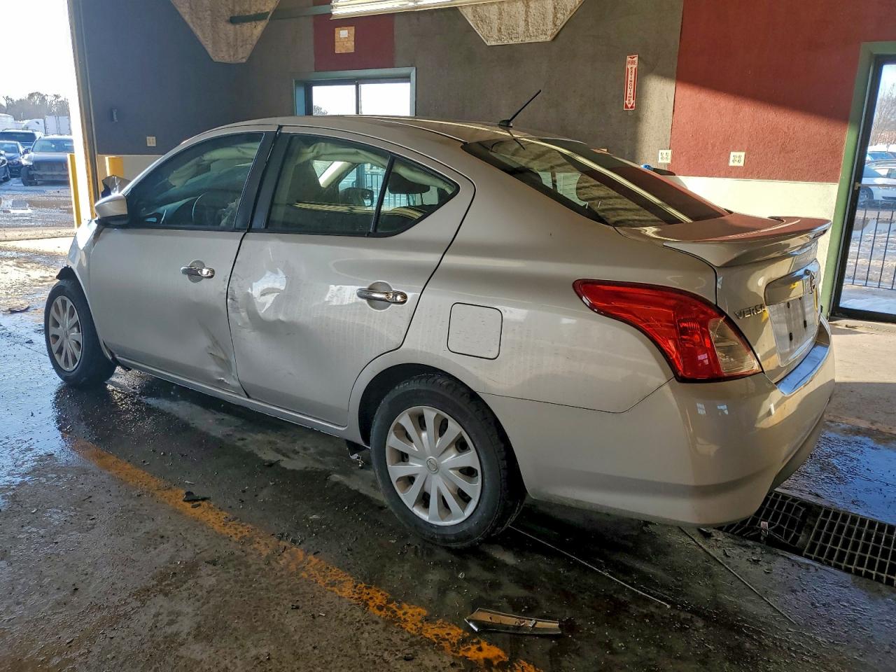 2018 NISSAN VERSA S photo 4