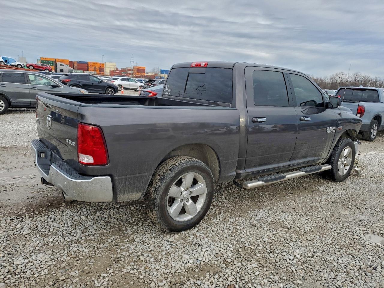 2018 RAM 1500 SLT photo 5