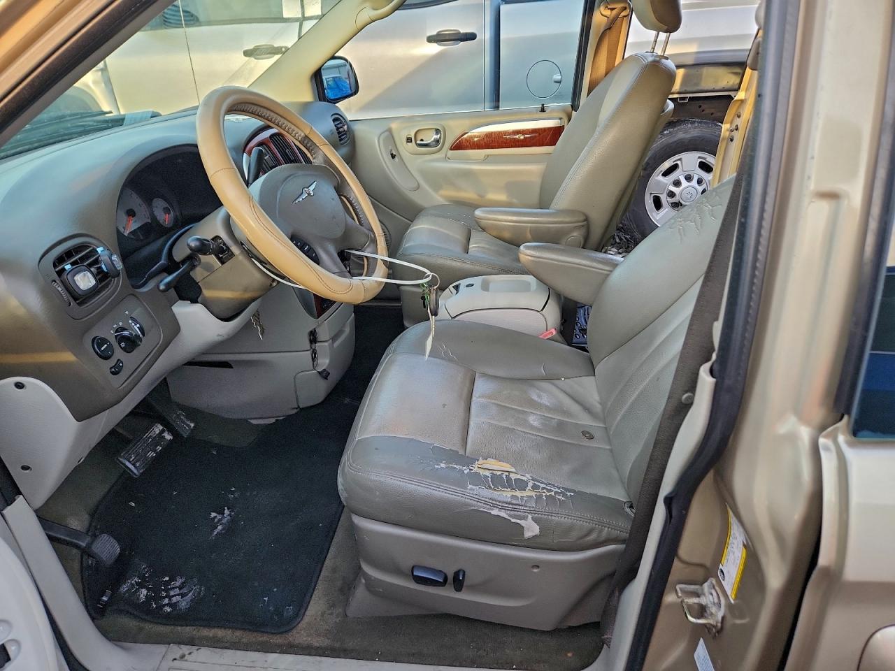 2006 CHRYSLER TOWN & COUNTRY TOURING photo 7
