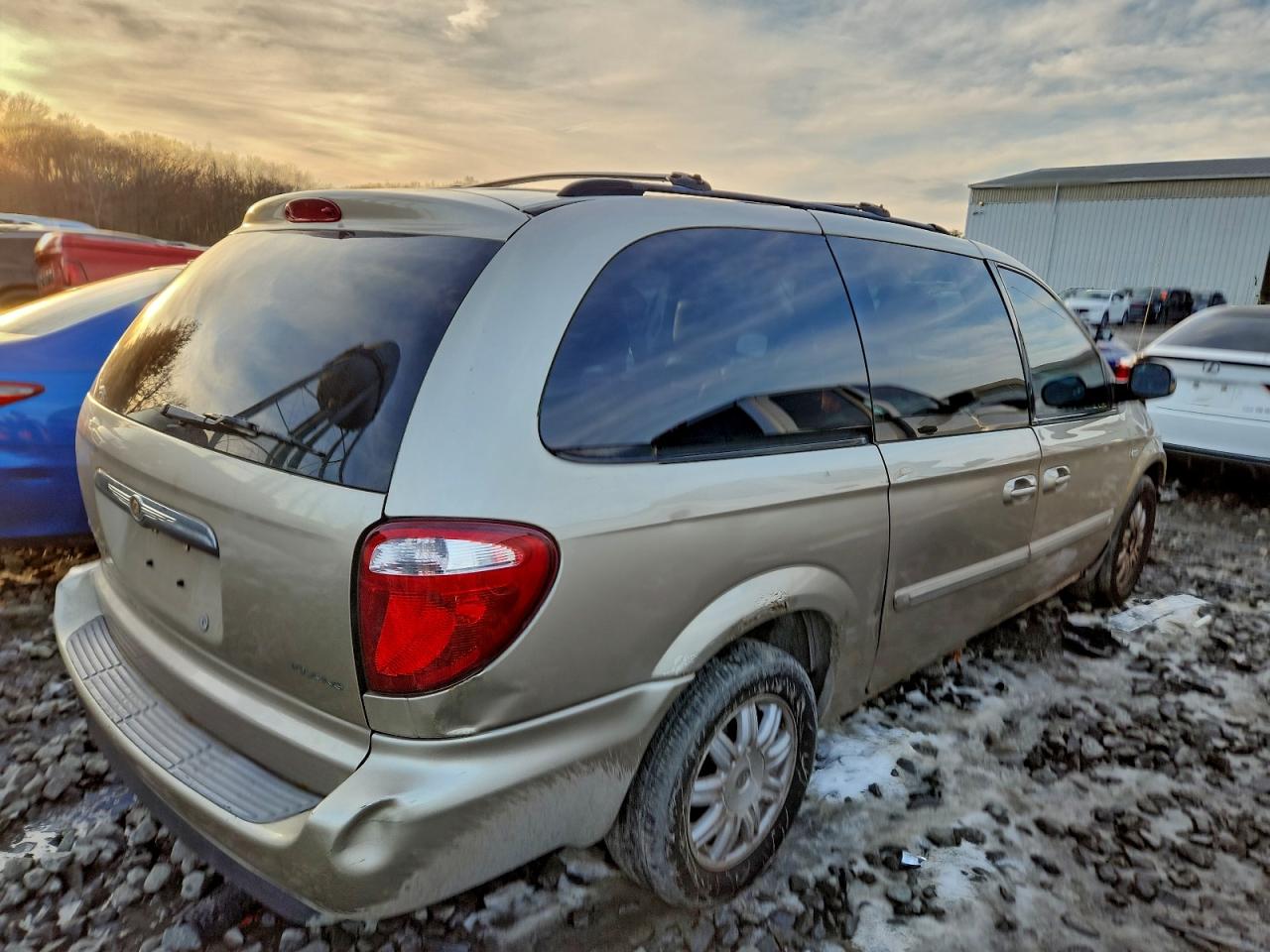 2006 CHRYSLER TOWN & COUNTRY TOURING photo 3