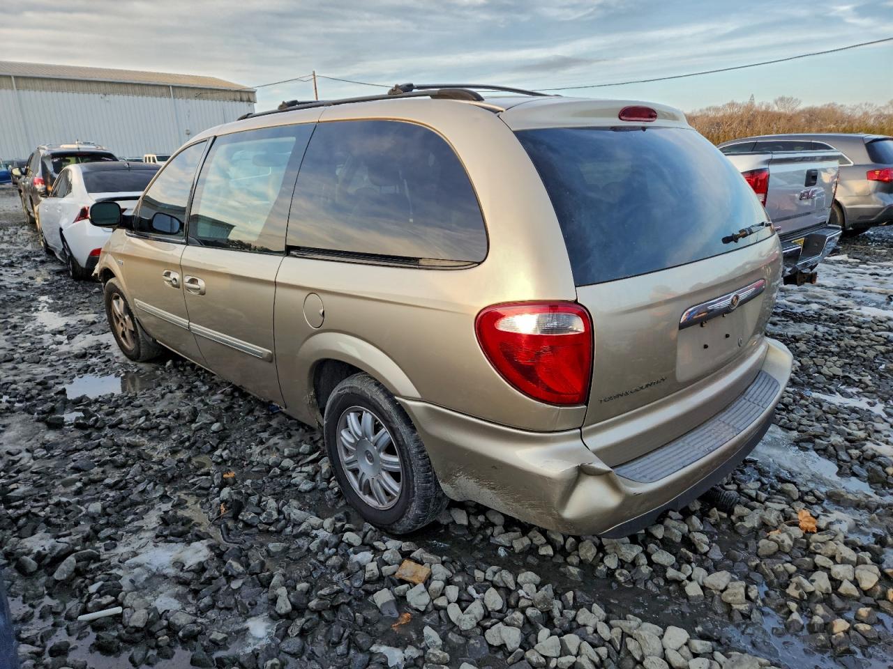 2006 CHRYSLER TOWN & COUNTRY TOURING photo 2