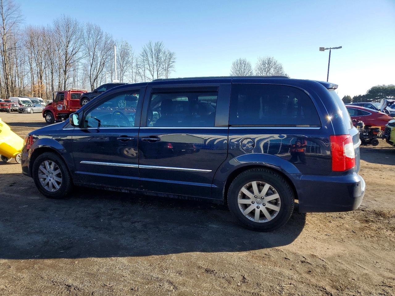 2013 CHRYSLER TOWN & COUNTRY TOURING photo 4