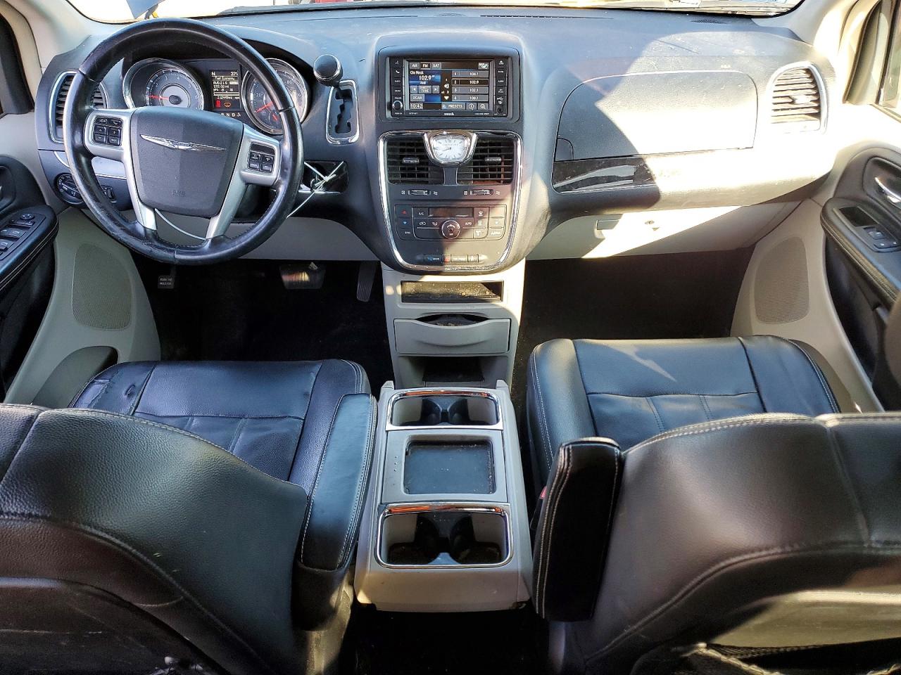 2013 CHRYSLER TOWN & COUNTRY TOURING photo 22