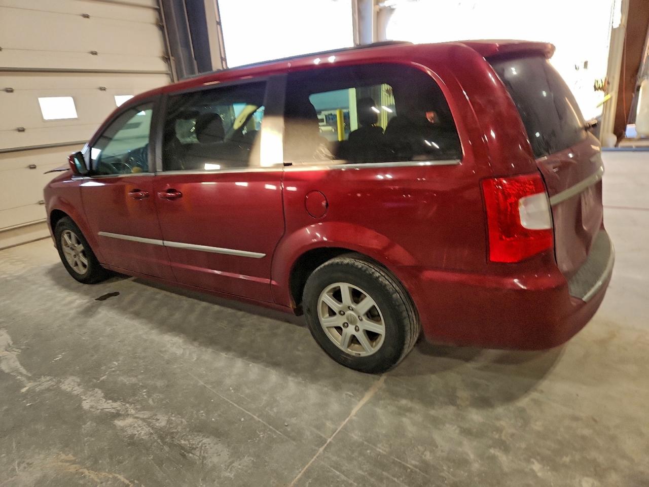 2012 CHRYSLER TOWN & COUNTRY TOURING photo 4