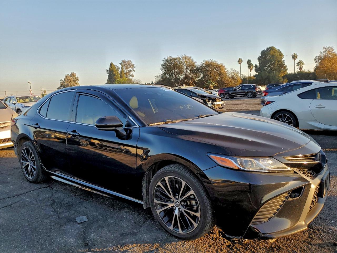 2018 TOYOTA CAMRY L photo 4
