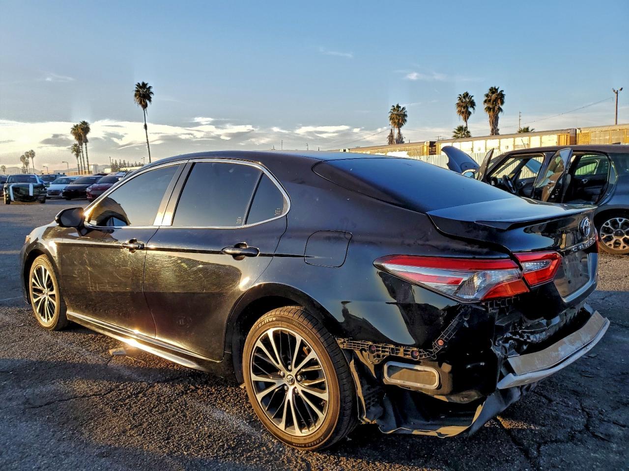 2018 TOYOTA CAMRY L photo 2