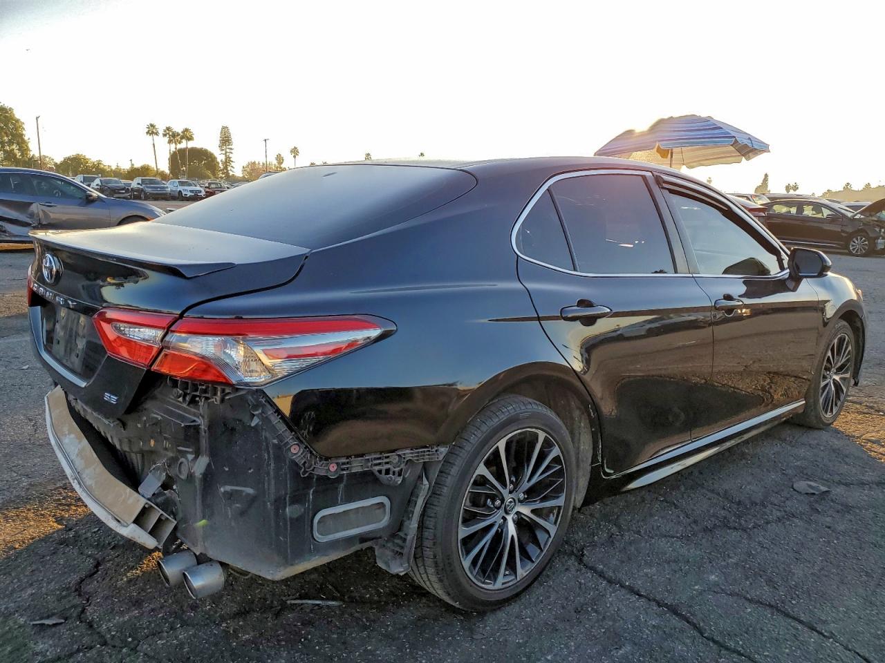2018 TOYOTA CAMRY L photo 3