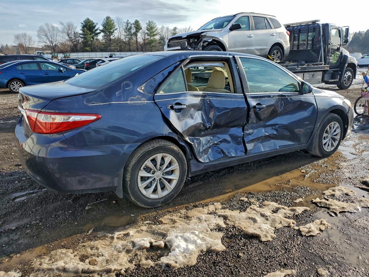 2016 TOYOTA CAMRY LE photo 5