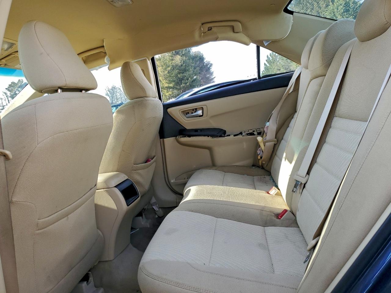 2016 TOYOTA CAMRY LE photo 19