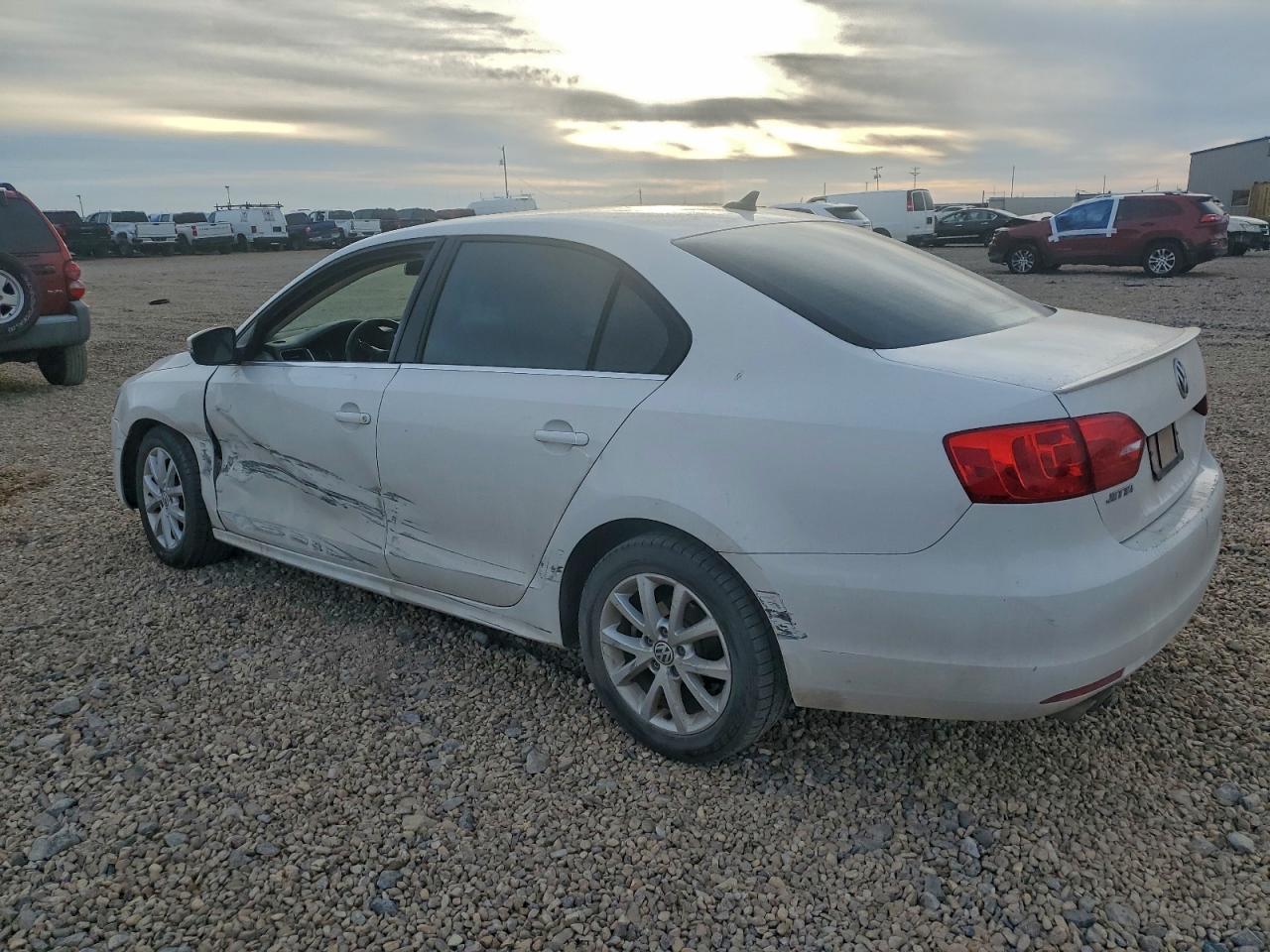 2013 VOLKSWAGEN JETTA SE photo 3