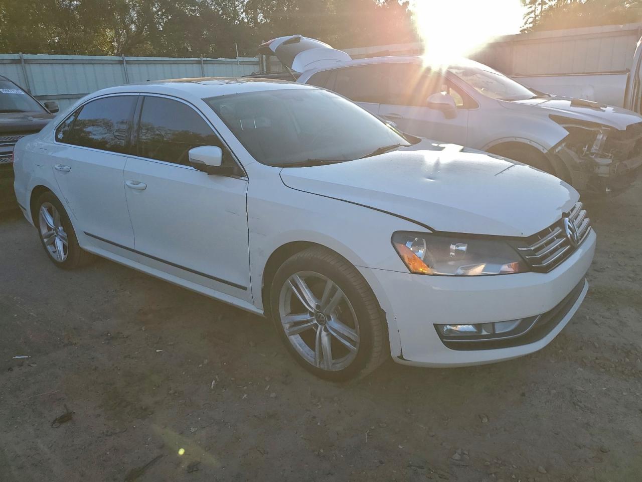 2015 VOLKSWAGEN PASSAT SEL photo 4