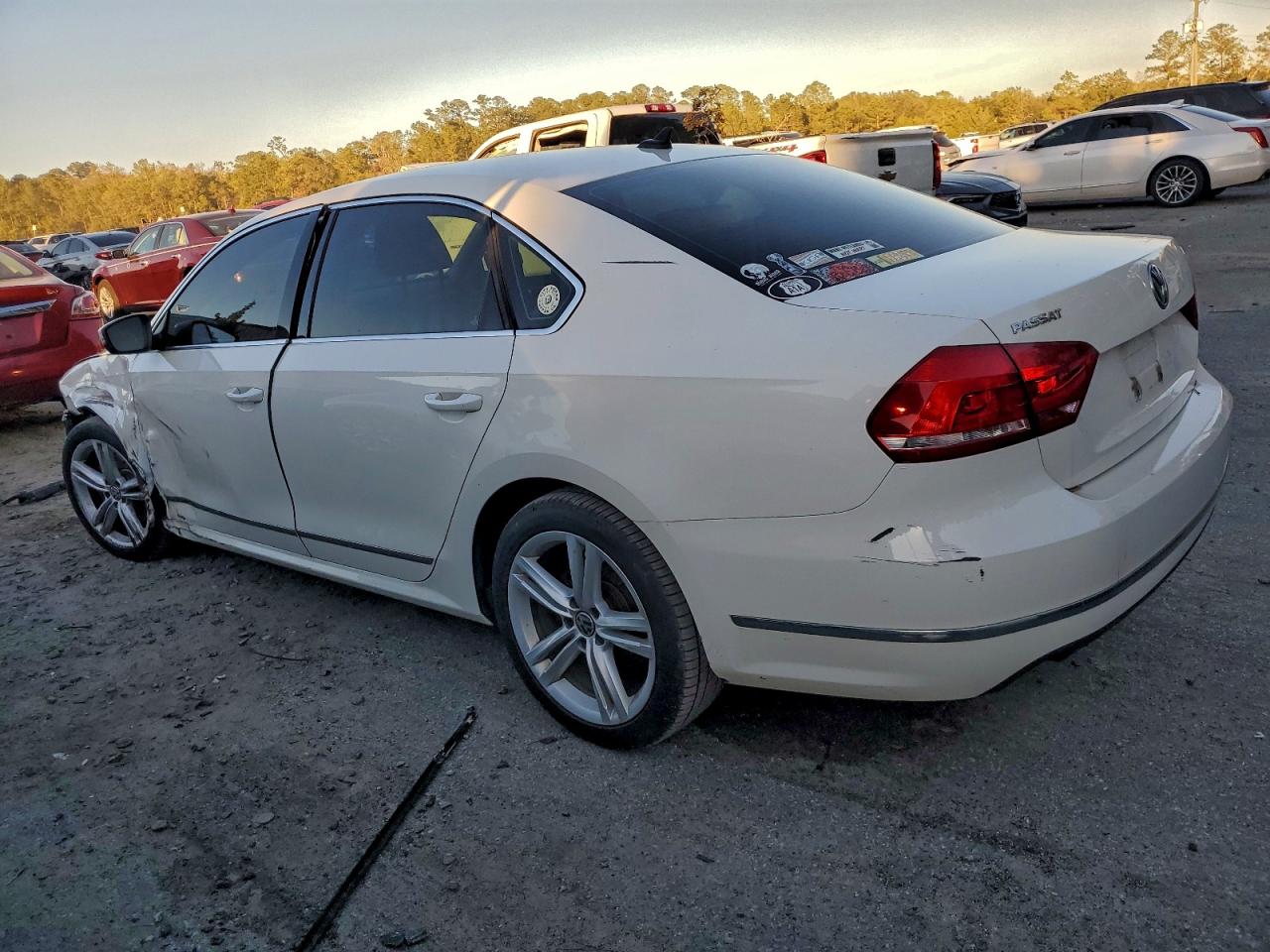 2015 VOLKSWAGEN PASSAT SEL photo 2